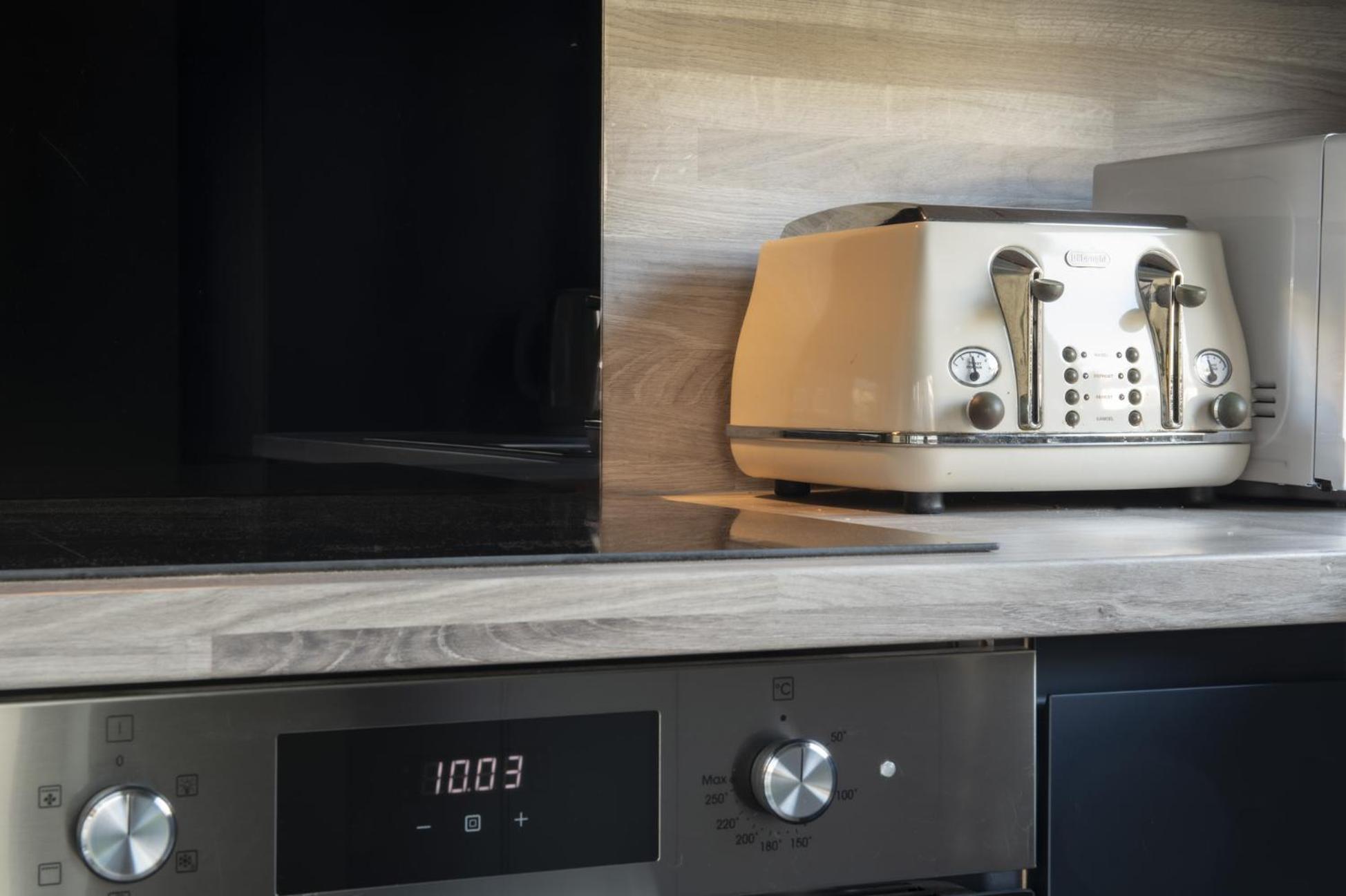 Brand New 1-bed Flat Steps From Clifton Ntu Campus